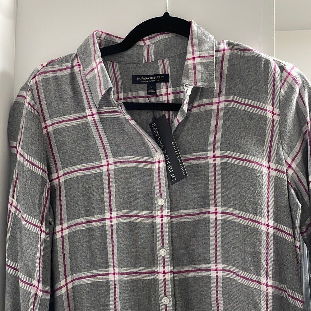 Banana Republic size small women’s plaid blouse
